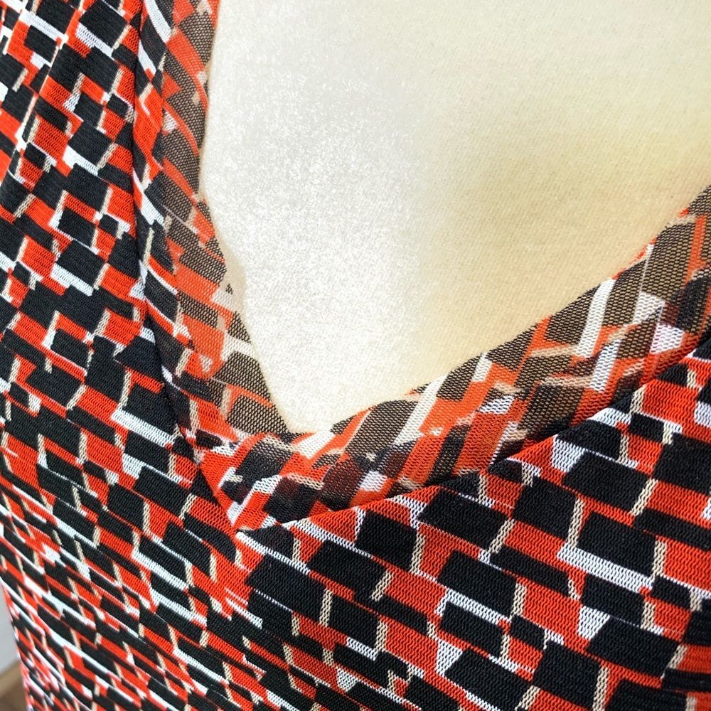 Modern Blouse Women Red Black White Geometric Mosaic V-Neck Short Sleeve L - Picture 4 of 4